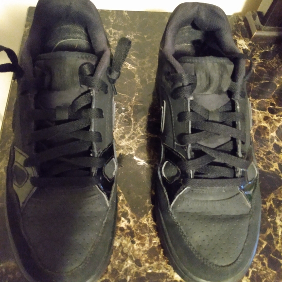 Nike shoes - Picture 2 of 3